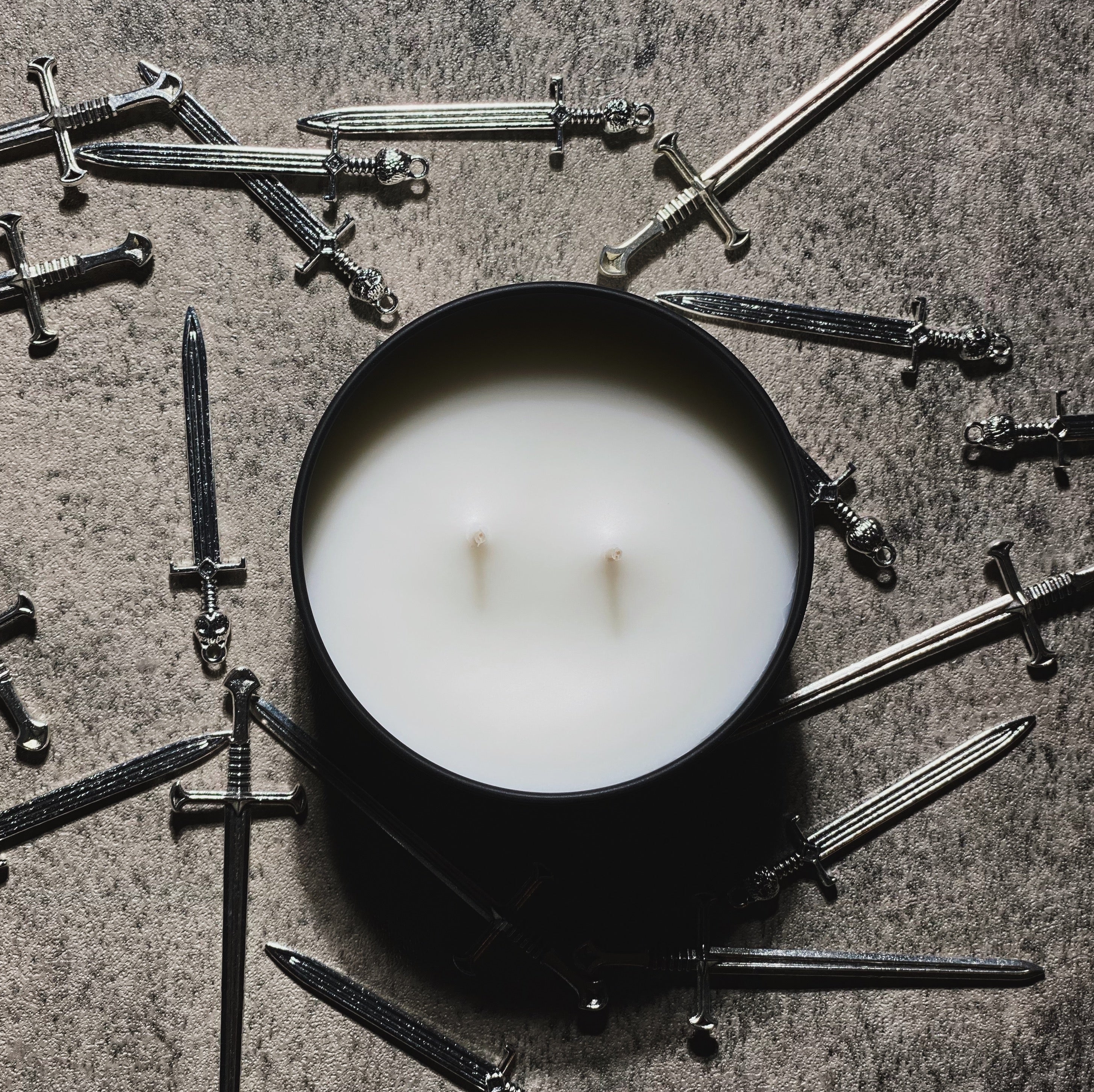 The White Wolf Candle | Onyx Tin